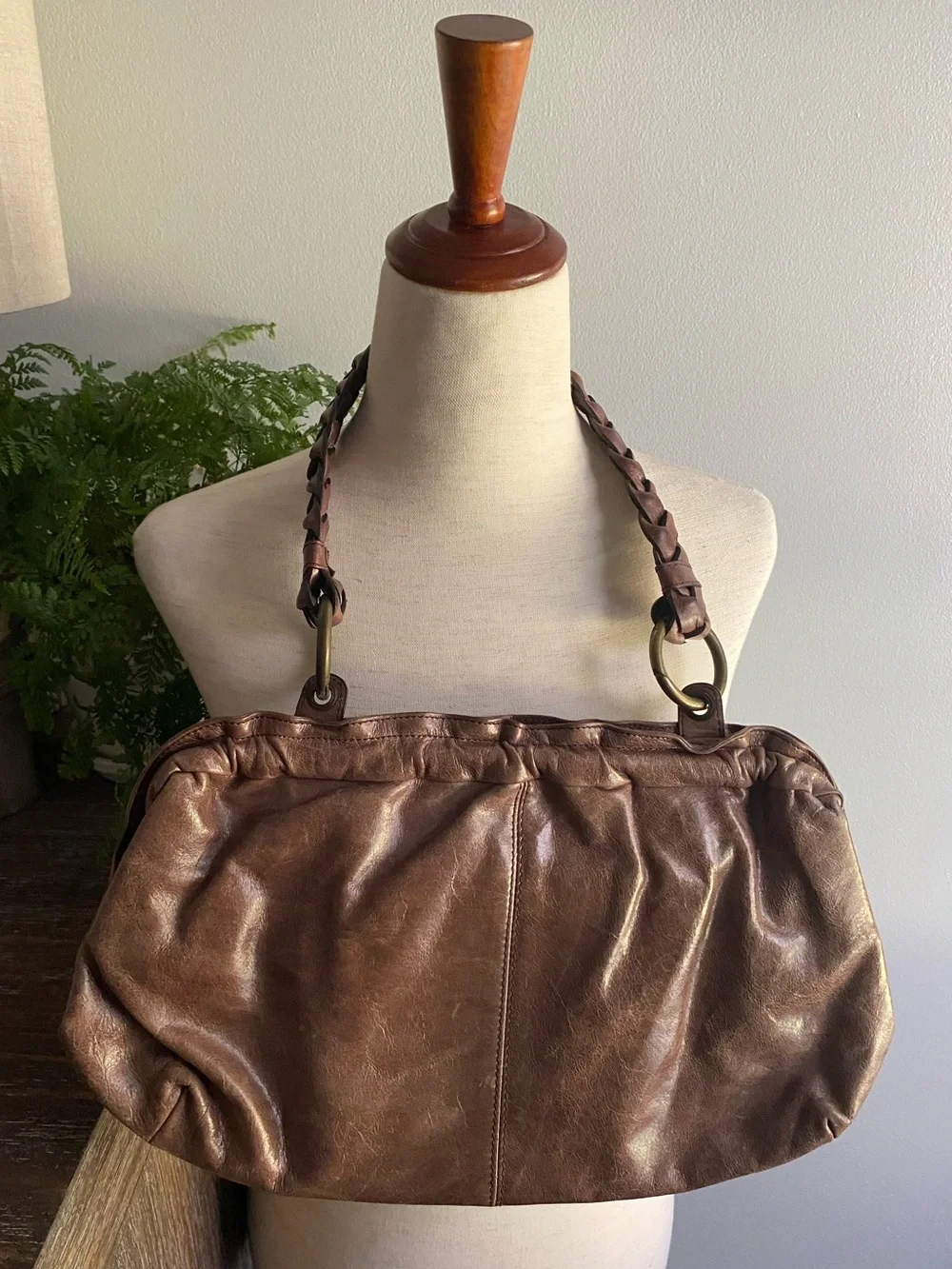 Vtg HOBO Distressed Brown Leather Womens‎ Braided Strap Magnetic Shoulder Bag